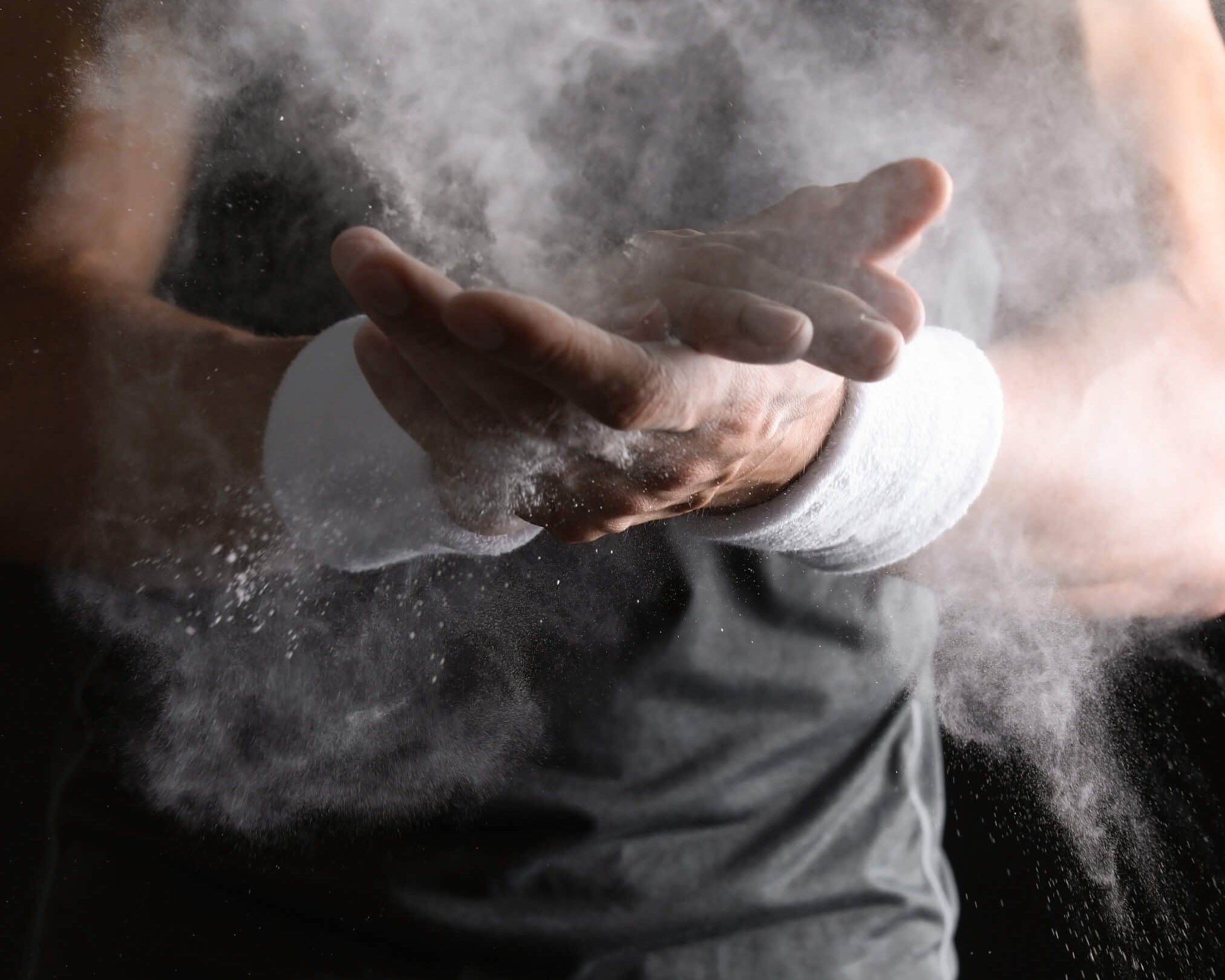 Chalk beim Sport. Magnesia sorgt für trockene Hände.