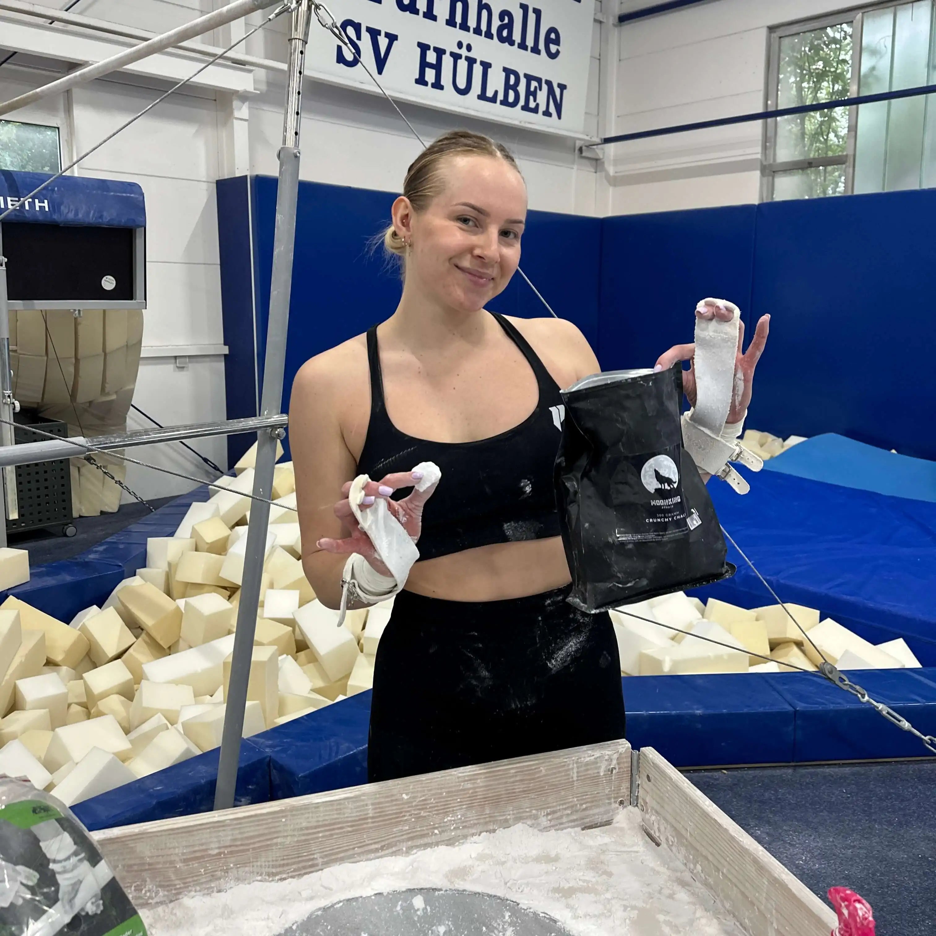 Valerie Burdukov - Turnerin der 3.Bundesliga mit dem Magnesia von MoonKing Sports
